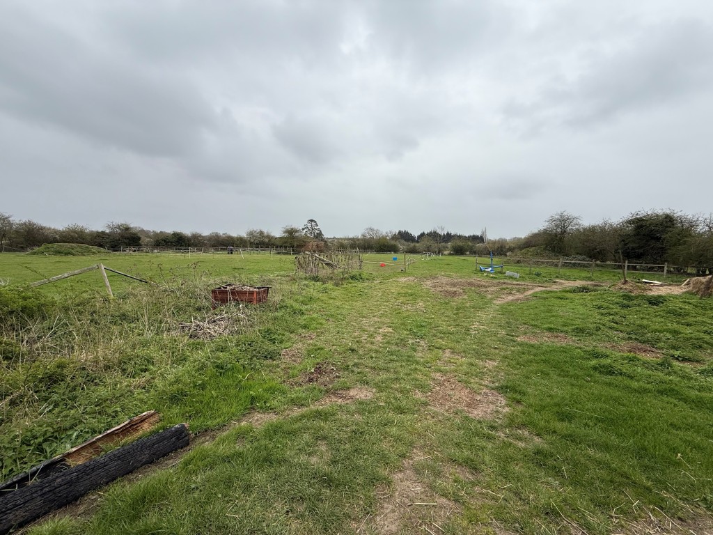 Lot: 36 - TWO PARCELS OF FREEHOLD LAND - Picture in the middle of the south side looking left